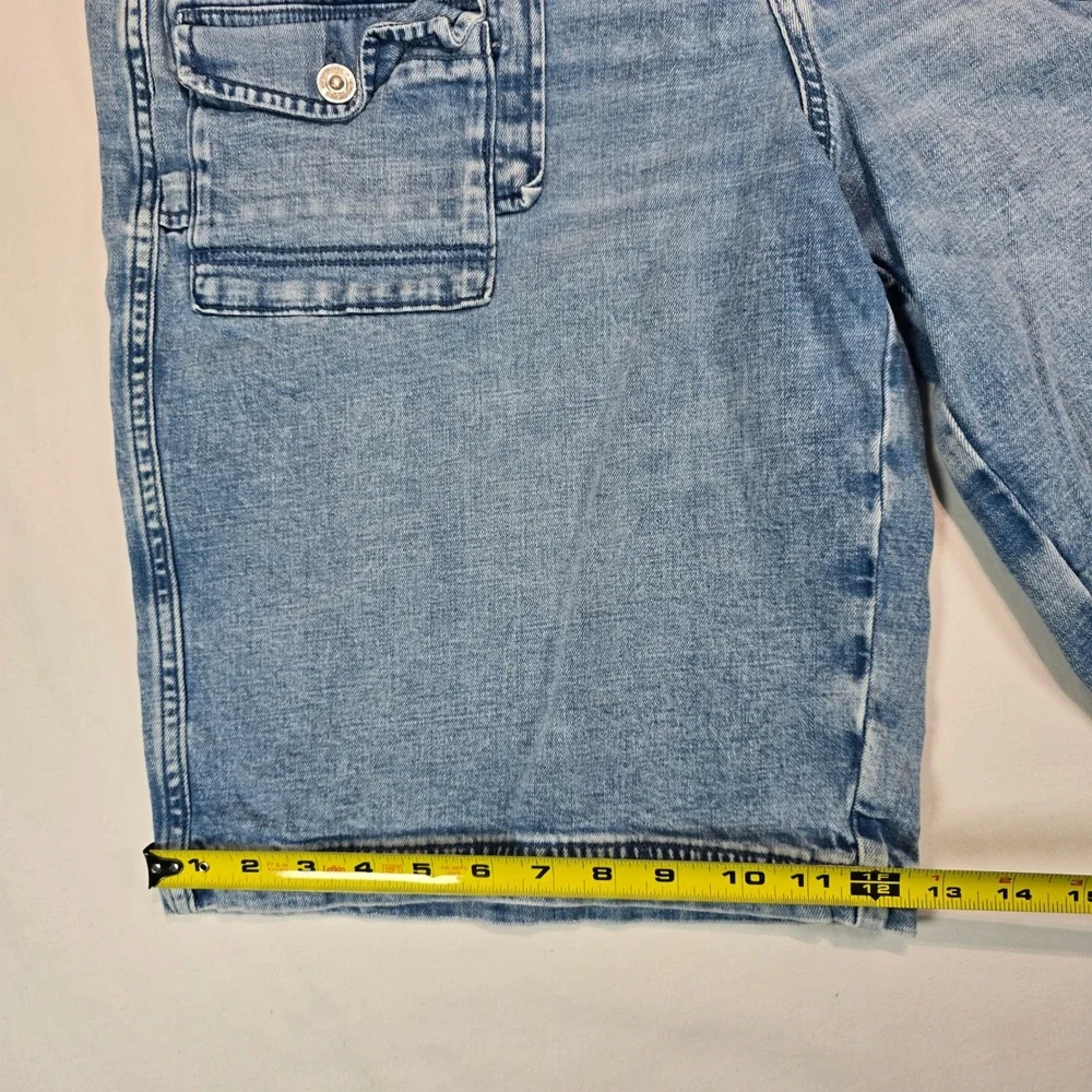 American Eagle Womens 16 Cargo Denim Shorts Light Wash Stretch Real Good Utility